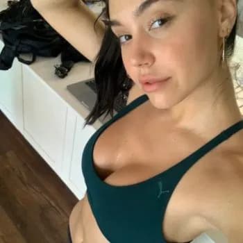 Profil de Louana, 24 ans, Escort à Lamadeleine-Val-des-Anges (Territoire de Belfort)