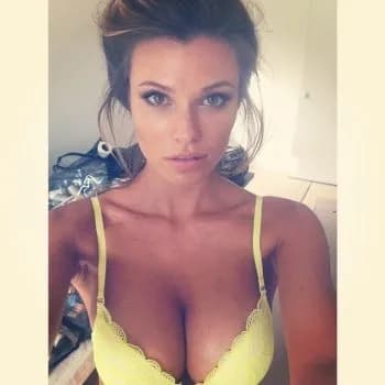 Profil de Syrine, 26 ans, Escort à Chauvoncourt (Meuse)