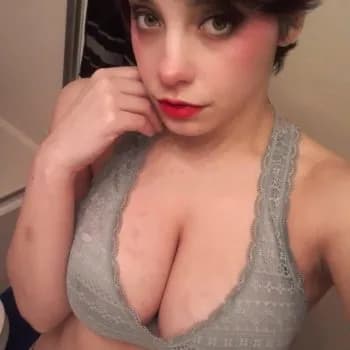 Profil de Alexie, 28 ans, Escort à Mtsamboro (Mayotte)